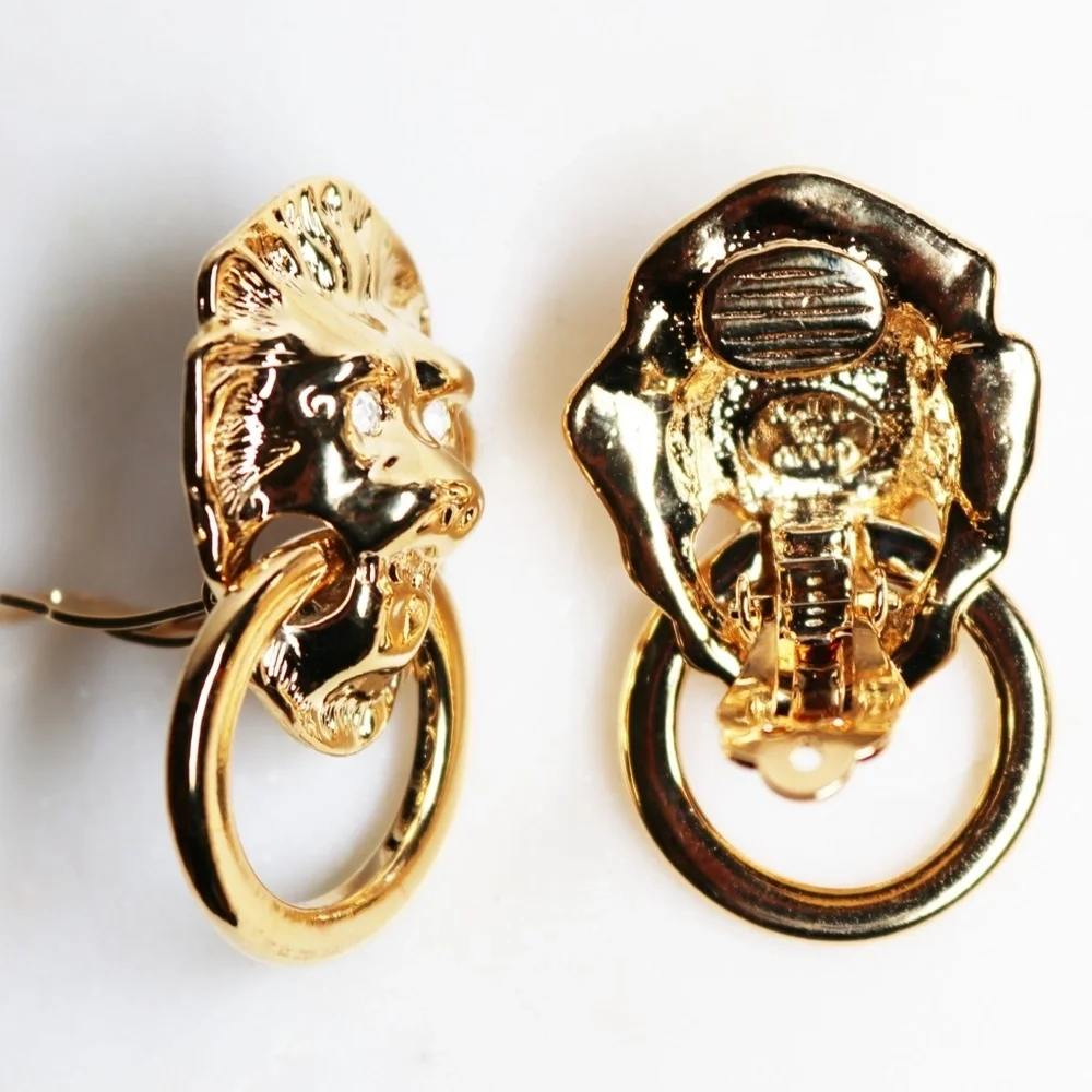 โจ VINTAGE KJL Lion's Head Doorknocker Earrings ๐ - Picture 5 of 16